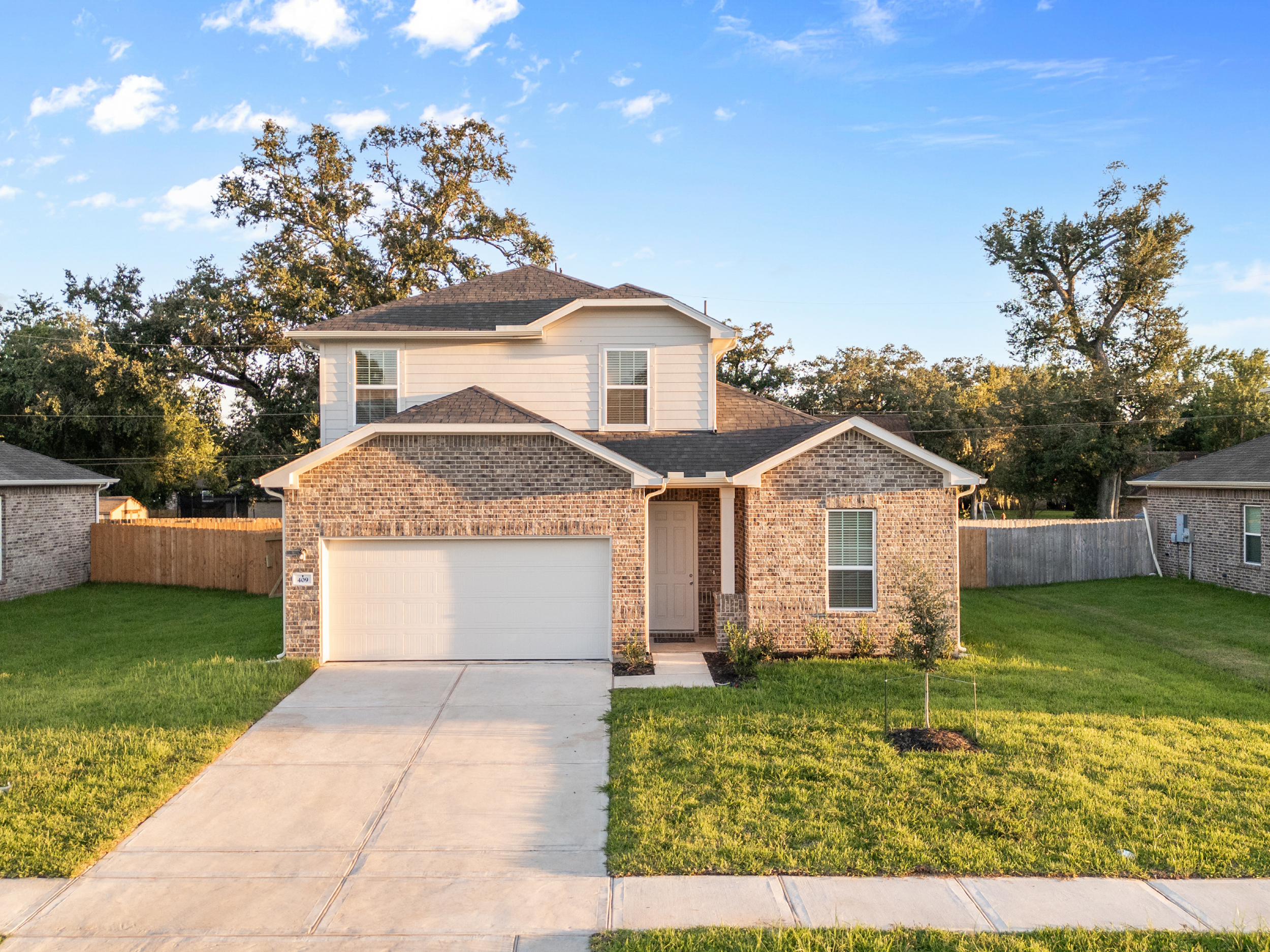Detached Marquis at Magnolia home in Richwood, Texas
